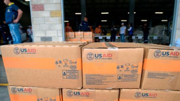 Esto contienen cajas de ayuda humanitaria para Venezuela