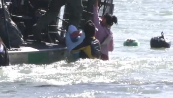 Mira el rescate de migrantes en el río Bravo