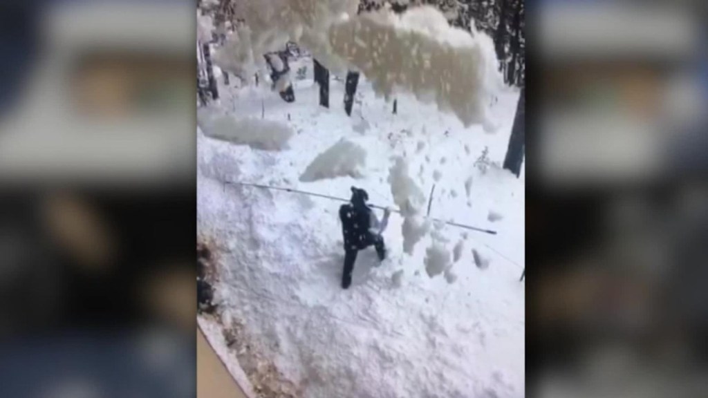 Un hombre quedó sepultado bajo nieve