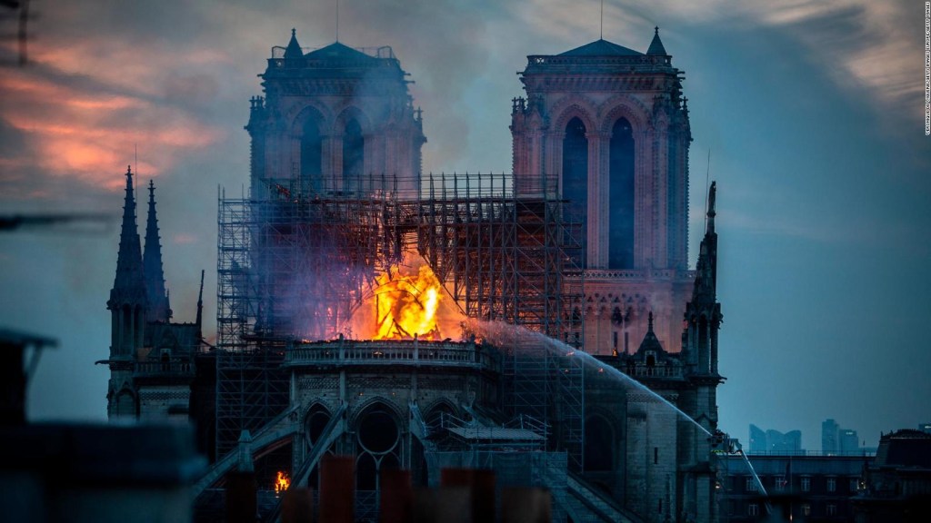 Compañía que remodelaba Notre Dame estuvo involucrada en un incendio