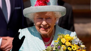 Con cañonazos celebran los 93 años de la reina Isabel