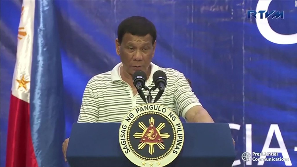 Una cucaracha interrumpió un discurso de Duterte