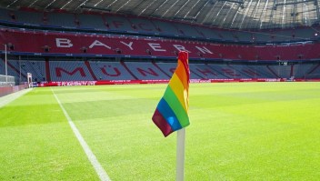 Histórico estadio de fútbol ondeará banderas de arcoíris
