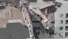 Así cayó una grúa sobre un edificio de Dallas
