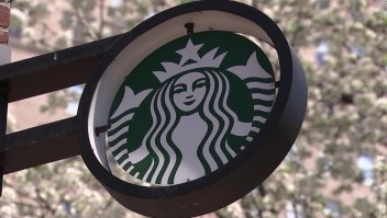 Starbucks se disculpa con policías expulsados de una tienda