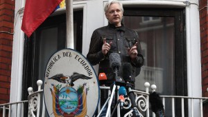 Exclusivo: El comando central de Julian Assange para el caos