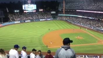 El momento del sismo el estadio de los Dodgers