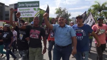 Dominicanos rechazan iniciativa de reelección de Medina