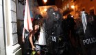 Policía de Puerto Rico lanza gases lacrimógenos a marcha