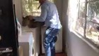 Así atraparon a un leopardo en una casa de Sudáfrica