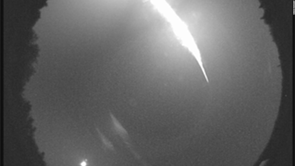 Videos muestran lo que parecer ser un meteorito