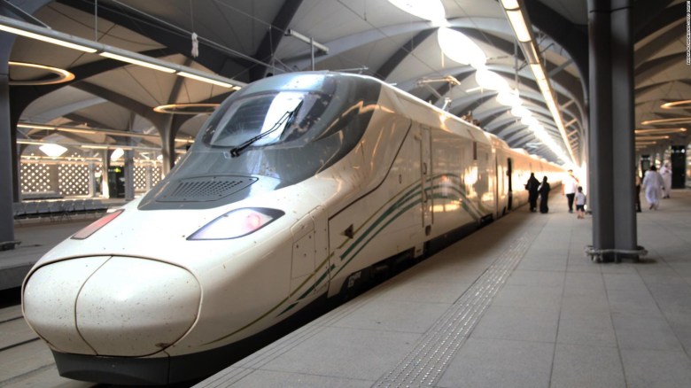 Trenes de alta velocidad transportan a peregrinos a La Meca
