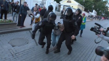 Indignación en Rusia por la agresión de un policía a una mujer