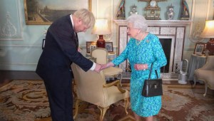 Johnson pide a la reina suspender el Parlamento