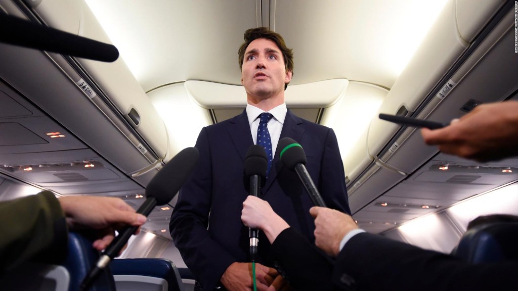 Publican fotos de Justin Trudeau con la cara pintada de oscuro