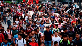 Padres de los 43 estudiantes de Ayotzinapa exigen acciones más contundentes