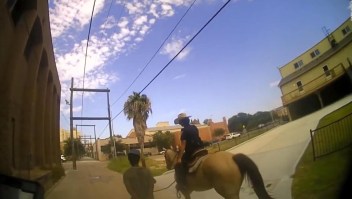 El controversial arresto de policías a caballo
