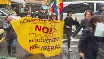 Ecuatorianos protestan en Nueva York