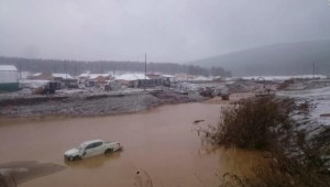 Derrumbe de represa deja 15 muertos en Rusia