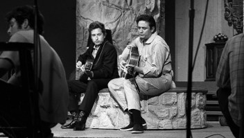 Lanzan grabación inédita de Bob Dylan y Johnny Cash