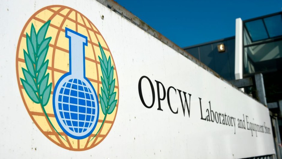 El Premio Nobel de la Paz 2013, Organización para la Prohibición de las Armas Químicas (OPAQ): "Por sus amplios esfuerzos para eliminar las armas químicas".