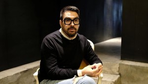 El diseñador Abel López lleva el orgullo hecho en México al mundo