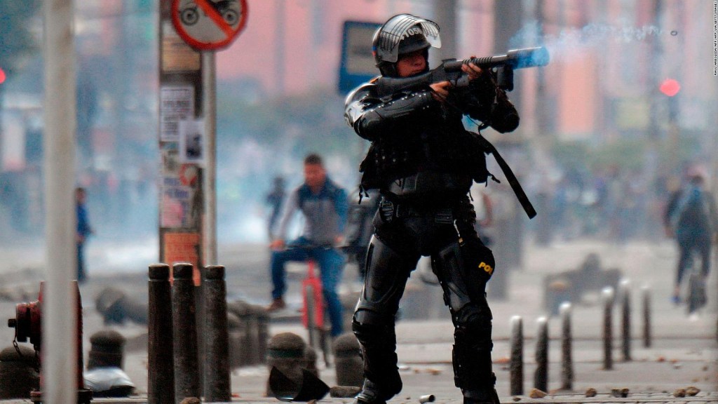 Toques de queda en Bogotá: hay policías y militares en las calles
