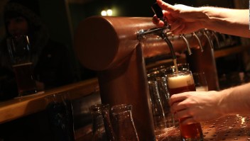 Efecto alcohólico: ¿A cuánta cerveza equivale dormir mal?