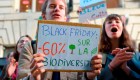 Protestas en cientos de ciudades contra el Black Friday