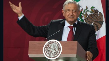 La reunión privada entre López Obrador y William Barr