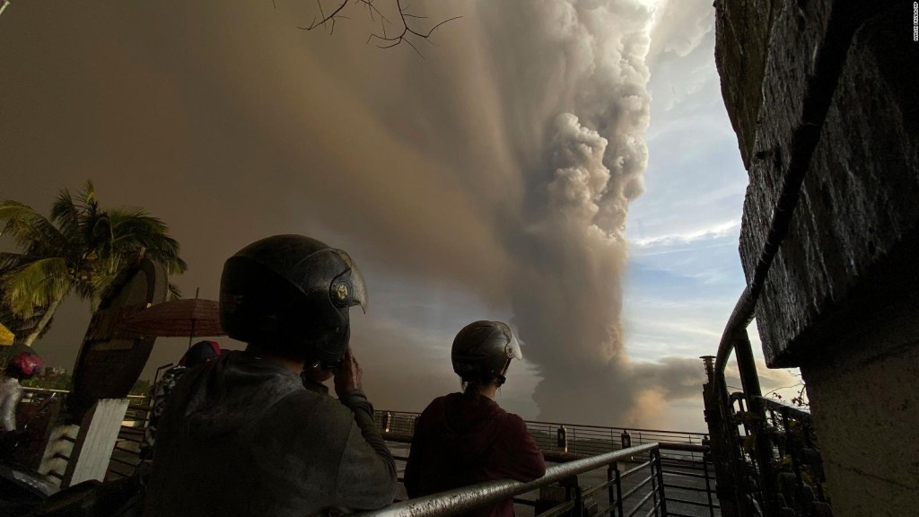La impresionante erupción del volcán Taal