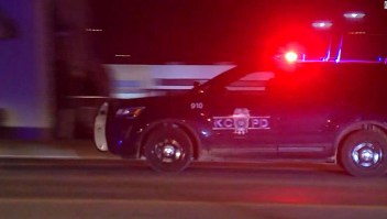 Al menos 1 muerto y 15 heridos en tiroteo en Kansas City, según la policía