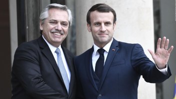 El intercambio de regalos entre Alberto Fernandez y Emmanuel Macron