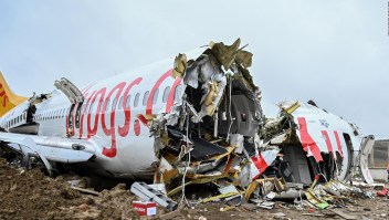 Investigan aparatoso accidente aéreo en Turquía
