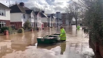 Graves inundaciones en Inglaterra por tormenta Dennis