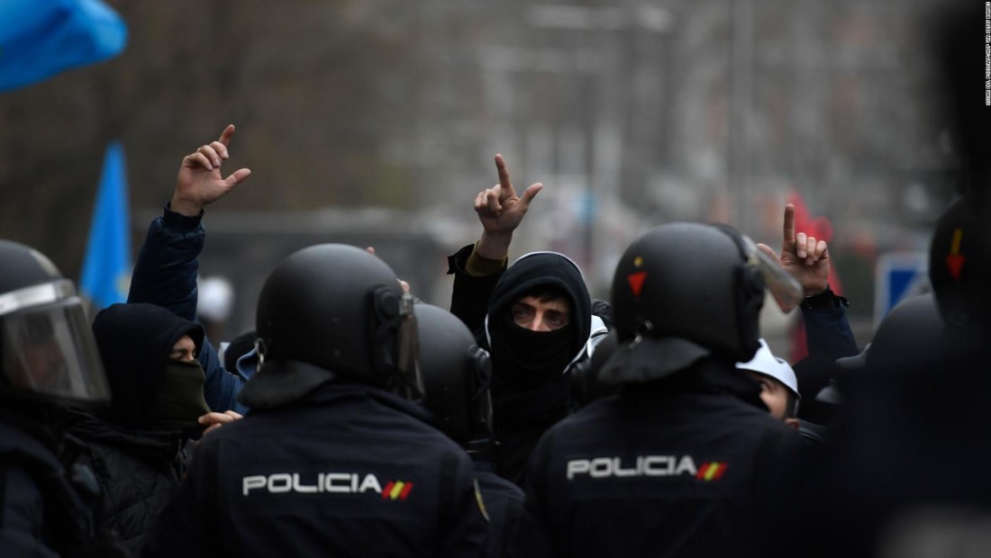 Policías exigen mejoras laborales en España
