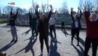 Dan clases de baile al aire libre en Italia para evitar el coronavirus