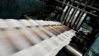 Periódico imprime páginas extras para sustituir al papel higiénico