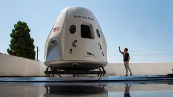 SpaceX llevará turistas a la Estación Espacial Internacional