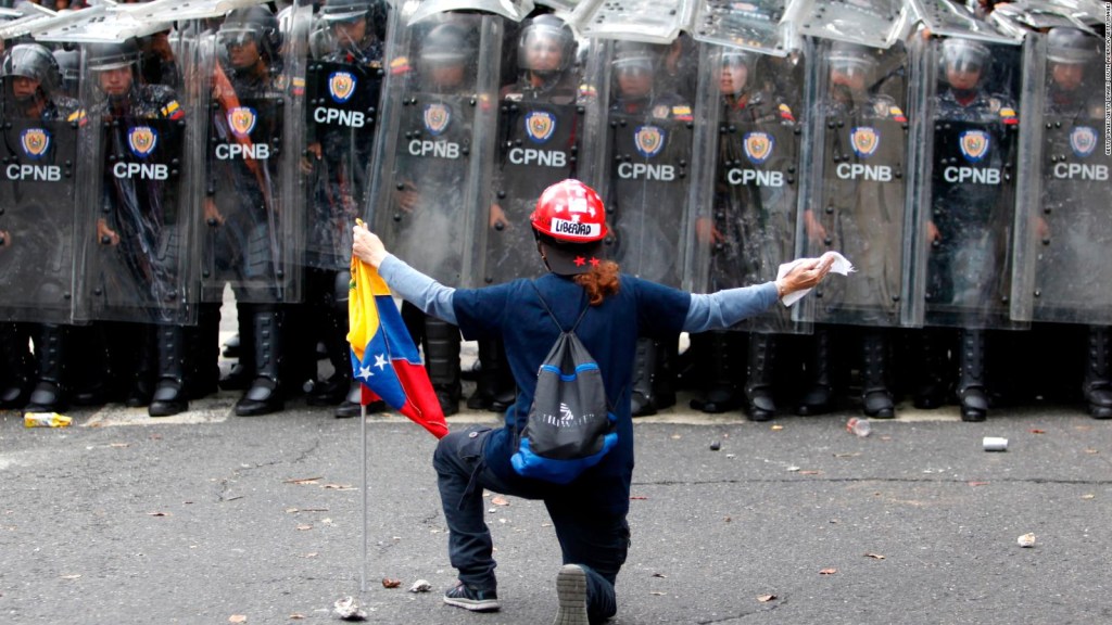 Marchas opositoras y oficialistas en Venezuela