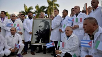 Los países afectados por el coronavirus están pidiendo ayuda médica a Cuba. ¿Por qué se oponen los Estados Unidos?