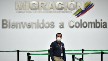 A Colombian Migration staffer waiting for passengers wears a protective face mask as a preventive measure against the spread of the new Coronavirus, COVID-19, at the Bonilla Aragon international airport in Palmira, Colombia, on March 10, 2020. (Photo by Luis ROBAYO / AFP) (Photo by LUIS ROBAYO/AFP via Getty Images)