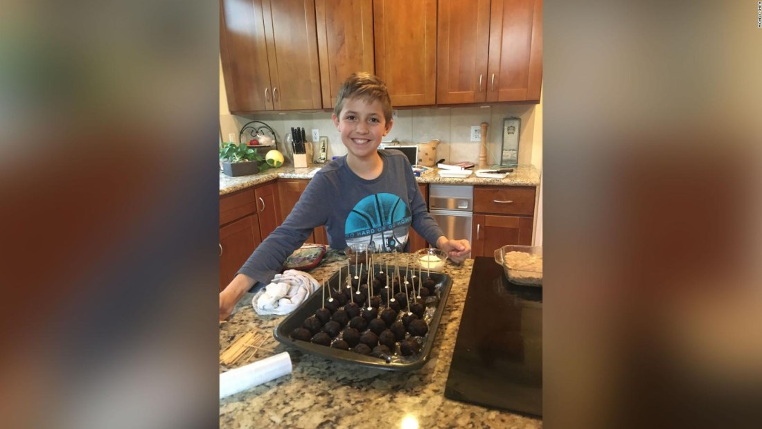 Este niño de 12 años puede enseñarte a cocinar