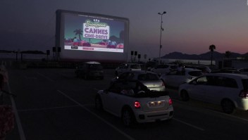 Cannes disfruta clásicos del cine desde sus autos