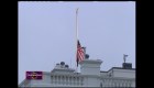 La bandera de EE.UU. a media asta para honrar a las víctimas del covid-19