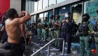 Manifestantes violentos atacan sede de CNN en Atlanta