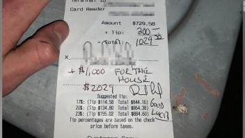 Un cliente deja una propina de US$ 1.300 para apoyar a un restaurante de Texas el día que volvió a abrir después del cierre del coronavirus