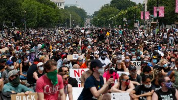 Miles marchan en Washington por la muerte de George Floyd