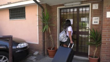 Los obstáculos de los latinos varados en Italia