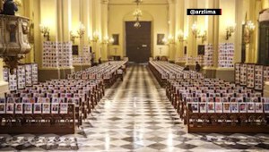 Catedral de Lima rinde homenaje a muertos por covid-19 con más de 5.000 fotografías